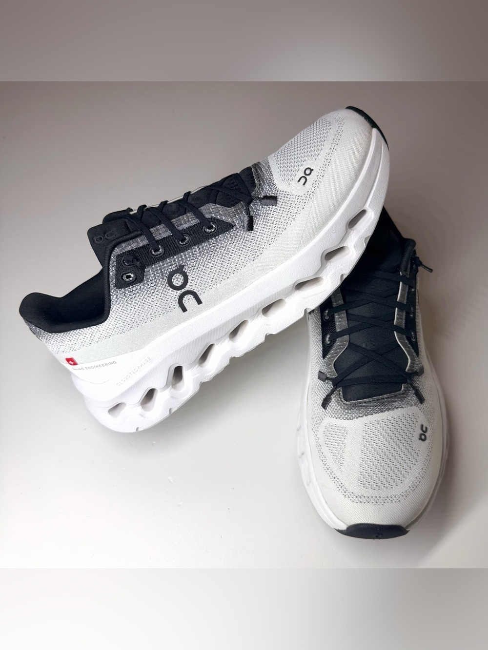 On Women’s Cloudtilt Athletic Running Sneakers
Size- 8